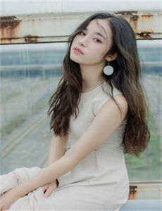 《男生强行扒了女生的衣服视频》